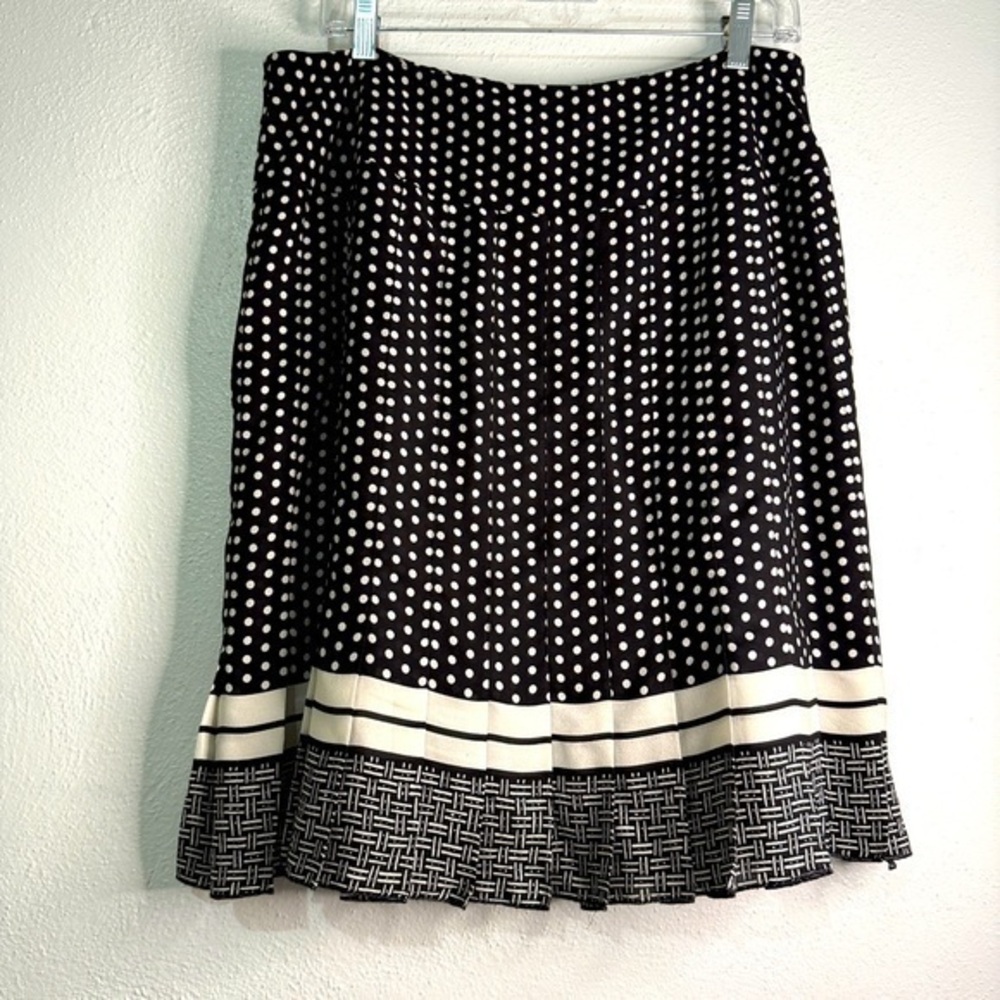 Jones New York silk pleated black/white polkadot  skirt, Sz 12. Preowned.